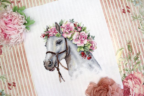 Horse Cross Stitch Embroidery Kit with Chart and Threads, Realistic Design, MP Studia DIY Craft Set for Beginners and Advanced Crafters