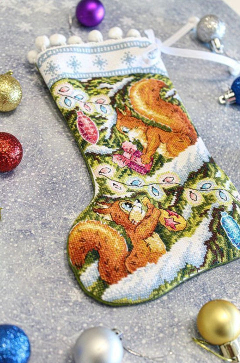 Squirrel Cross Stitch Kit, Forest Motif, Aida Fabric, Cotton Floss, Needle and Pattern, MP Studia Beginner Embroidery Set
