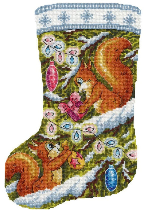 Squirrel Cross Stitch Kit, Forest Motif, Aida Fabric, Cotton Floss, Needle and Pattern, MP Studia Beginner Embroidery Set