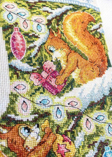 Squirrel Cross Stitch Kit, Forest Motif, Aida Fabric, Cotton Floss, Needle and Pattern, MP Studia Beginner Embroidery Set