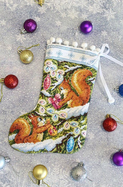 Squirrel Cross Stitch Kit, Forest Motif, Aida Fabric, Cotton Floss, Needle and Pattern, MP Studia Beginner Embroidery Set