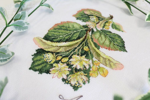 Linden Cross Stitch Kit, Complete Nature-Themed Set by MP Studia with Canvas, Threads, Needle, Pattern and Instructions