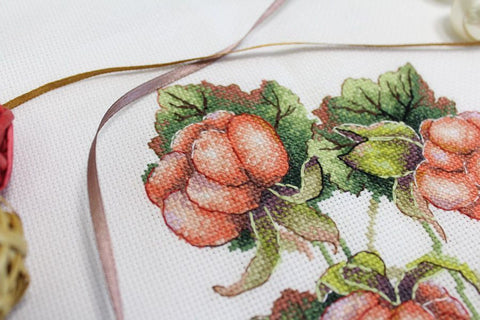 Cloudberry Cross Stitch Kit, Nature Motif Embroidery Set, MP Studia, Aida Fabric, Cotton Threads, Needle, Pattern and Instructions