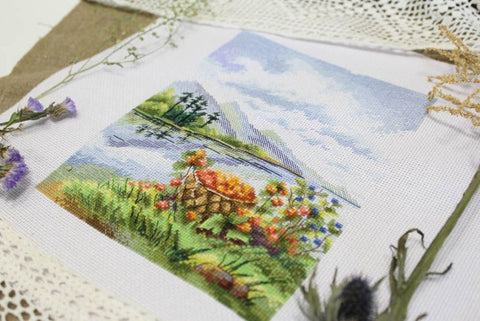 Cross Stitch Embroidery Kit with Pattern & Threads, Northern Gifts Motif, MP Studia, Aida Canvas, Cotton Floss