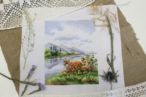 Cross Stitch Embroidery Kit with Pattern & Threads, Northern Gifts Motif, MP Studia, Aida Canvas, Cotton Floss