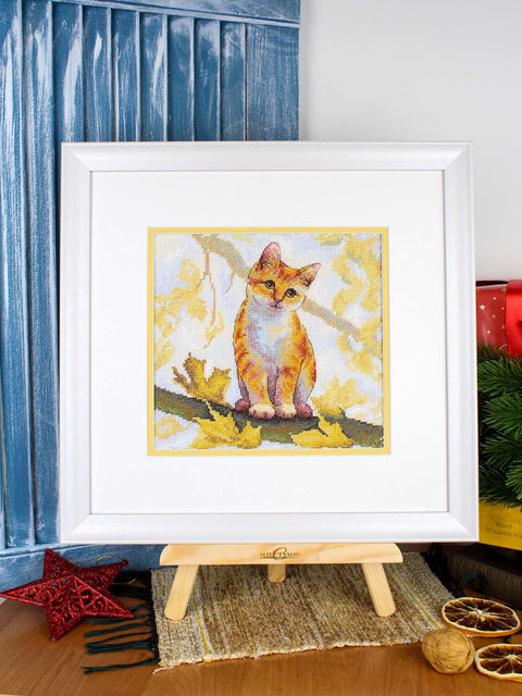 Cross Stitch Kit with Fluffy Brown Cat, 19 x 19 cm, 16 Count Cotton Canvas, 35 Gamma Thread Shades, MP Studia