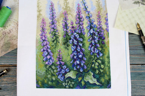 Cross Stitch Kit with Foxglove Flower Design, MP Studia, Aida Cotton, 27 x 20 cm, Beginner Friendly Embroidery Kit
