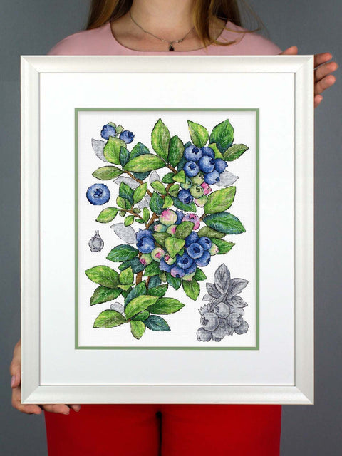 Blueberry Cross Stitch Kit, 28 x 20 cm, 31-Color Gamma Thread, 16-Count Cotton Canvas, Botanical Berry Design