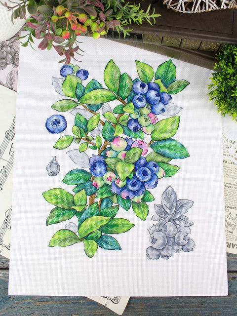 Blueberry Cross Stitch Kit, 28 x 20 cm, 31-Color Gamma Thread, 16-Count Cotton Canvas, Botanical Berry Design