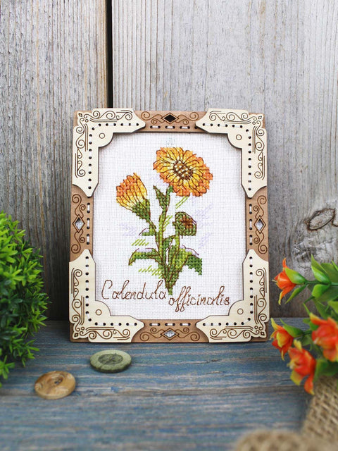 Marigold Cross Stitch Kit on Wooden Base, MP Studia, 13 x 11 cm, Evenweave Fabric, 12 Thread Colors, Frame and Pattern