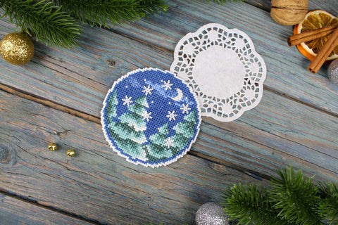 Christmas Cross Stitch Kit with Patterns, 9x9 cm Ornament Decoration, MP Studia DIY Craft Project for Beginners and Advanced Crafters