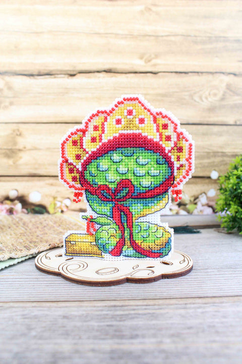 Cross Stitch Kit Snake with Crown, Counted Pattern and Threads, MP Studia Embroidery Set, Modern Decorative Design