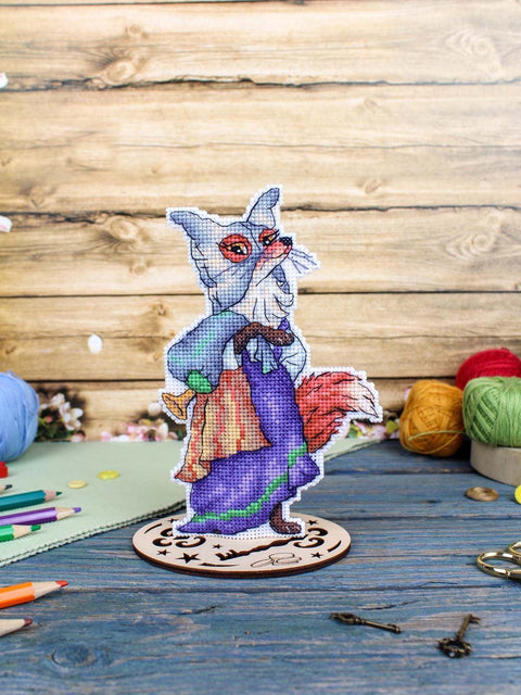 Cross Stitch Kit with Fox Alice Design, 17 x 10 cm, 14 Count Plastic Canvas, 22 Colors, MP Studia