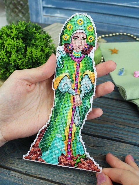 Cross Stitch Kit, Copper Mountain Queen Fairy Tale Design, MP Studia, 20 x 11 cm, 14 Count White Plastic Canvas, Beads & Metallic Threads