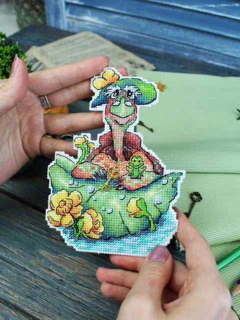 Turtle Cross Stitch Kit Tortilla, 14 x 11 cm, Plastic Canvas, 21-Color Thread Set, MP Studia DIY Embroidery Kit