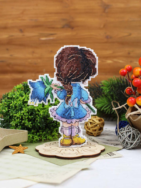 Cross Stitch Embroidery Kit Blue-Eyed Girl, 13 x 9 cm, 14-Count Plastic Canvas, MP Studia, 19-Color Threads