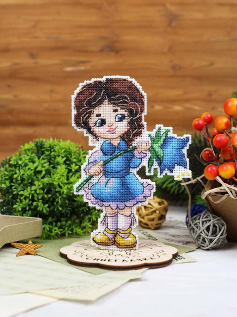 Cross Stitch Embroidery Kit Blue-Eyed Girl, 13 x 9 cm, 14-Count Plastic Canvas, MP Studia, 19-Color Threads