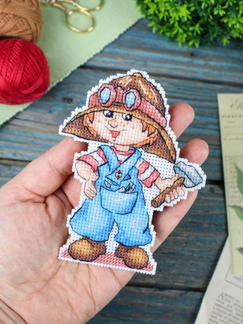 Mechanic Cross Stitch Kit on White Plastic Canvas, 12 x 9 cm Finished Design, MP Studia, 18 Thread Colors, Self-Standing Decor
