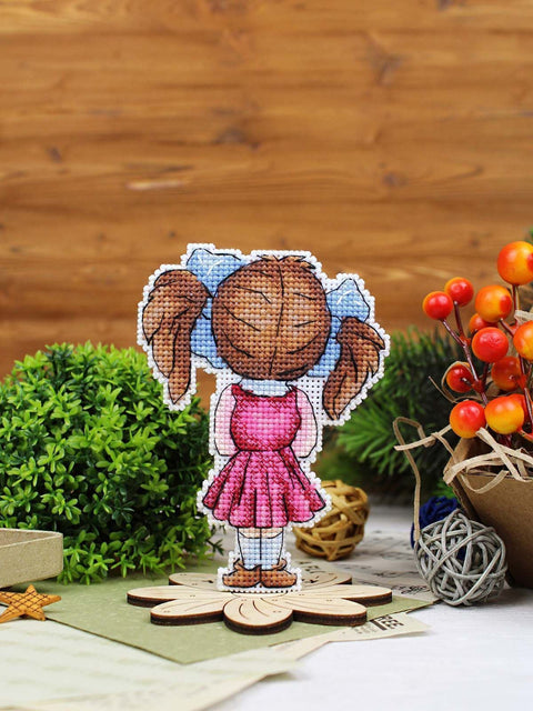 Cross Stitch Kit Lovely Girl, 12 x 9 cm, 14-Count Plastic Canvas, 16 Thread Colors, MP Studia