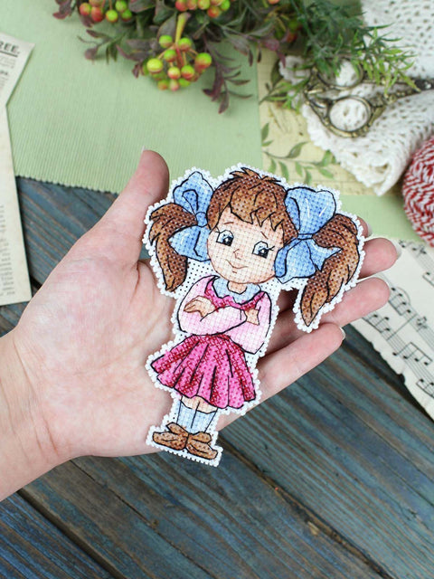 Cross Stitch Kit Lovely Girl, 12 x 9 cm, 14-Count Plastic Canvas, 16 Thread Colors, MP Studia