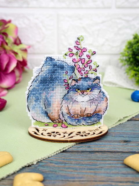 Cross Stitch Kit, Cute Animal Couple on 14-Count Plastic Canvas, 11 × 9 cm, MP Studia, 20 Kirov Threads