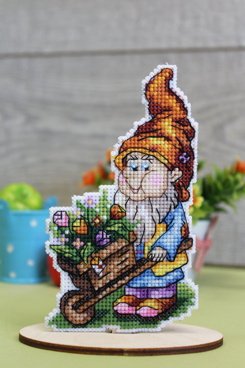 Cross Stitch Embroidery Kit with Garden Motif, Aida Fabric, Cotton Threads, Needle and Color Chart, MP Studia, Beginner-Friendly DIY Decor