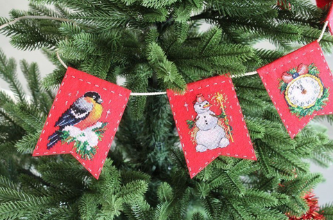 Christmas Felt Bunting Garland Cross Stitch Kit, 7 Flags, Multicolor, MP Studia, Instructions and Embroidery Thread Included