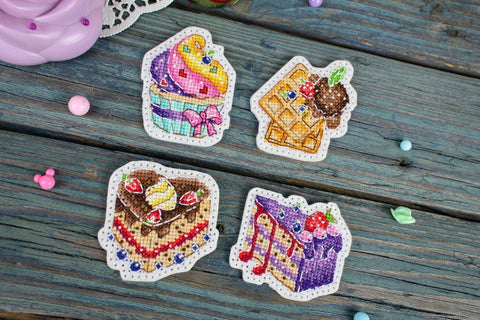 Cross Stitch Kit with Dessert Motifs, Decorative Icons and Refrigerator Magnets, MP Studia, Beginner-Friendly Craft Project