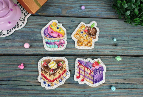 Cross Stitch Kit with Dessert Motifs, Decorative Icons and Refrigerator Magnets, MP Studia, Beginner-Friendly Craft Project