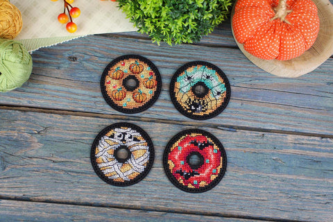 Halloween Donut Cross Stitch Kit for Pins and Magnets, 6 x 6 cm, Aida Canvas, MP Studia