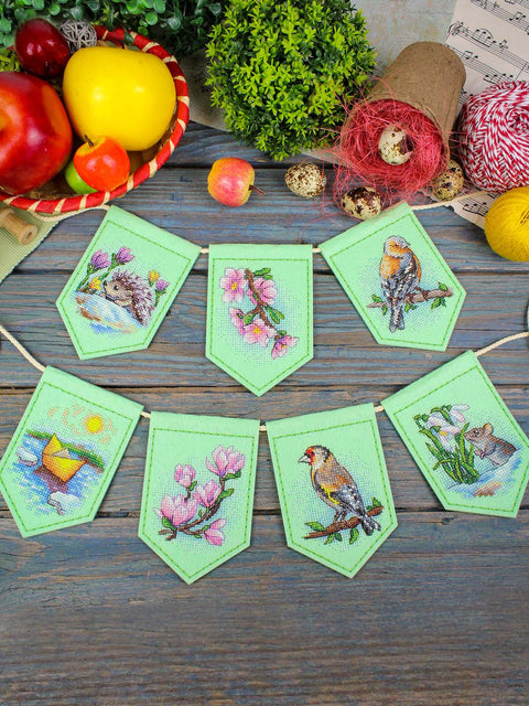 Spring Floral Garland Cross Stitch Kit, 7 Pennants, MP Studia, Light Green Felt, 26 Thread Shades