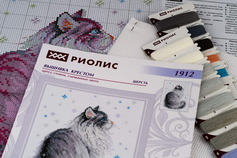 Snowy Meow cross stitch kit by RIOLIS Ref. no.: 1912