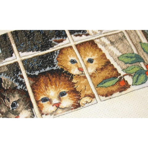 Three observers (36 x 23 cm) - Cross Stitch Kit by DIMENSIONS