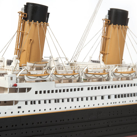 TITANIC - Quality Scale Model Kit by OcCre - 1:300