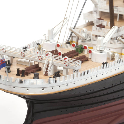 TITANIC - Quality Scale Model Kit by OcCre - 1:300