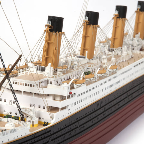 TITANIC - Quality Scale Model Kit by OcCre - 1:300