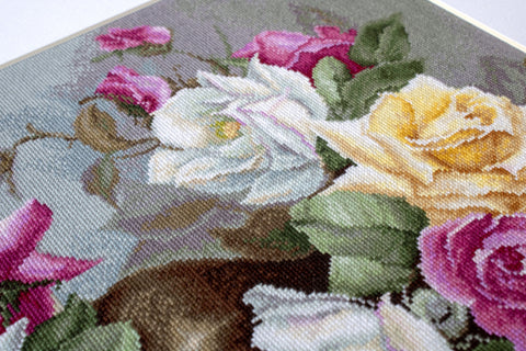 Vase with Roses SB587 - Cross Stitch Kit