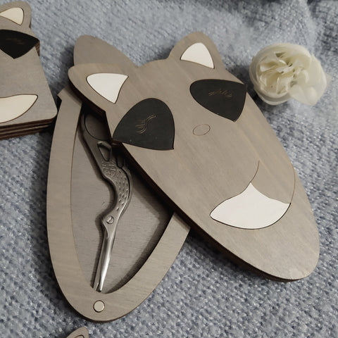 Raccoon Scissors Case, 3 mm Plywood Holder for Hairdressing or Sewing Scissors, Kind Fox by Wizardi, 9 x 14.5 cm